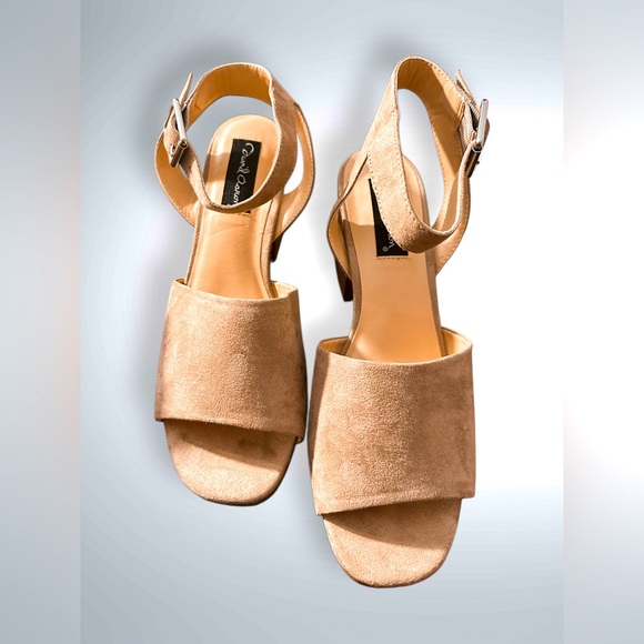 David Aaron Women’s Suede Block heel Open Toe Sandals Beige Size 8.5 - Picture 1 of 9